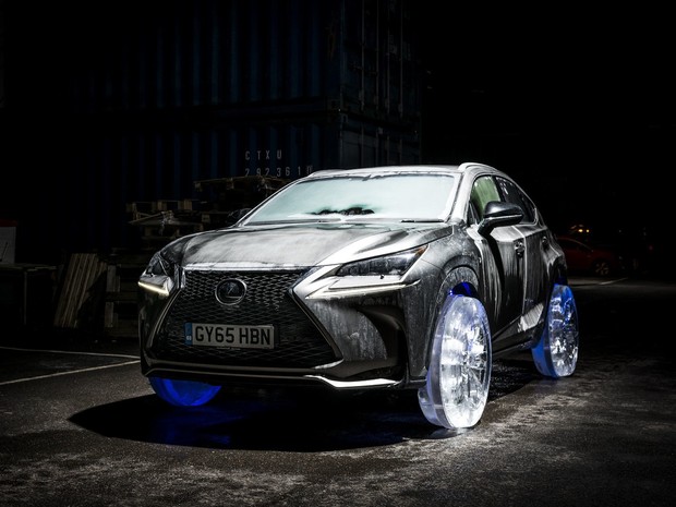 Кроссовер Lexus NX поставили на ледяные колеса