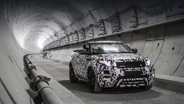 Кроссовер Range Rover Evoque Convertible испытали в метро