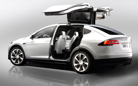 Кроссовер Tesla Model X получит двери в форме «крылья сокола»