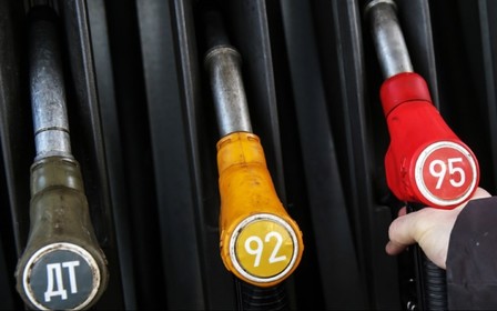 Крупные сети снизили цену бензина и ДТ