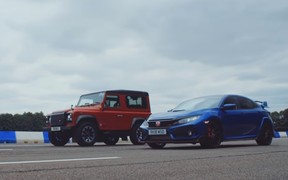 Кто кого? Honda Civic Type R выставили в гонке против Land Rover Defender. ВИДЕО