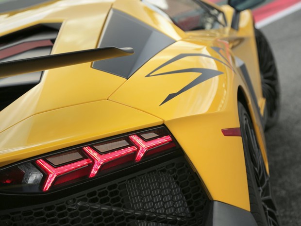 Lamborghini работает над «юбилейным» суперкаром