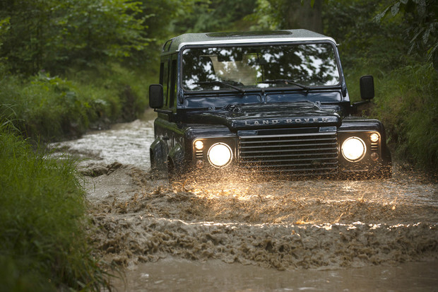 Land Rover продлил выпуск Defender