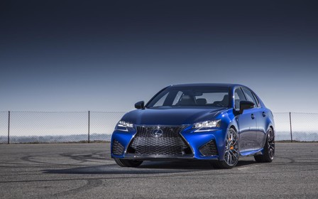 Lexus GS F доехал до Европы. В буквальном смысле