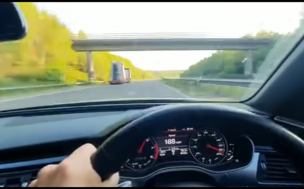 Лихач разогнался до 323 км/час на Audi RS6. ВИДЕО