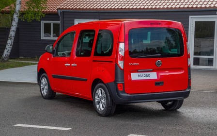 Маскировка. Новый фургончик Nissan NV250 оказался «переодетым» Kangoo. ВИДЕО