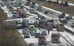 Мечтаете о снеге? Больше 50 машин столкнулись в США. ВИДЕО