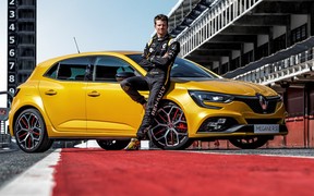 Megane R.S. для взрослых: Renault показала «прокачанный» Trophy