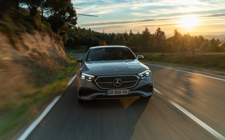 Mercedes-Benz E-Class має три підзарядних гібриди для України — і ще дещо. Яка ціна?