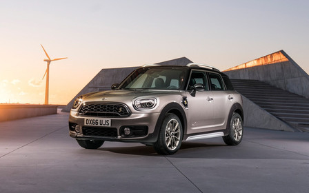 MINI Countryman обновился и получил гибридную версию