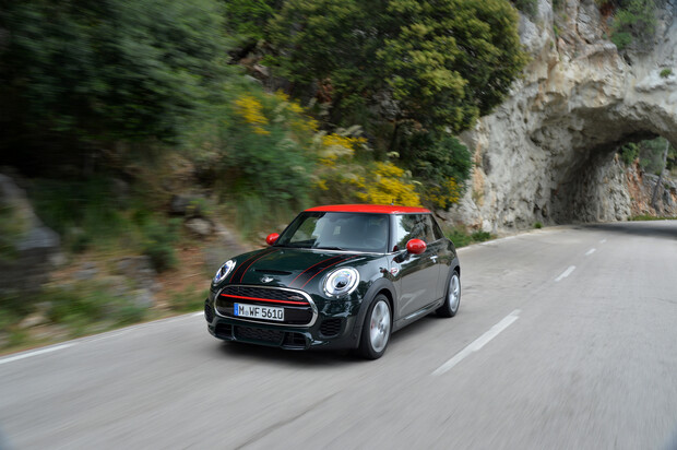 MINI представила топ-модификацию John Cooper Works