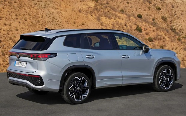 Між «Тігуаном» і «Туарегом». Volkswagen показав новий Tayron для Європи