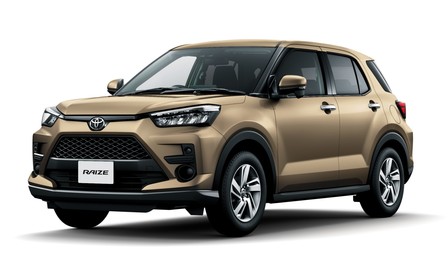 Молодший брат RAV4. Перші «живі» фото кросовера Toyota Raize