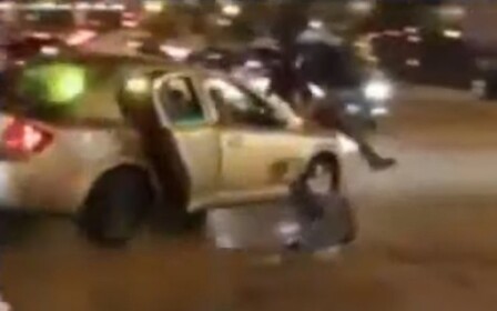 На глазах у полиции. Машина врезалась в пешеходов и скрылась. ВИДЕО