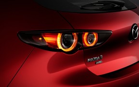 Рахуймо до трьох! Перші фото нової Mazda3