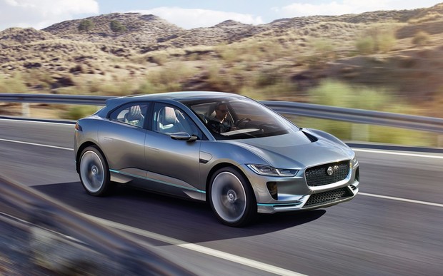Напряжение растет: Jaguar атакует Tesla Model X