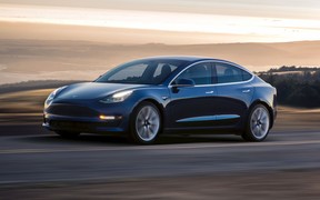 Не отходя от кассы: покупатели Tesla Model 3 жалуются на обман