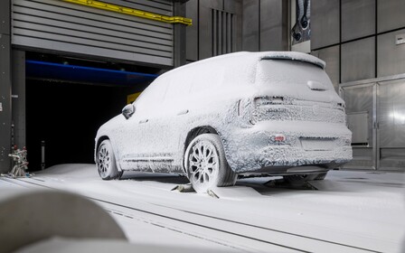 Німці показали салон нового  Mercedes GLB і назвали дату його прем’єри