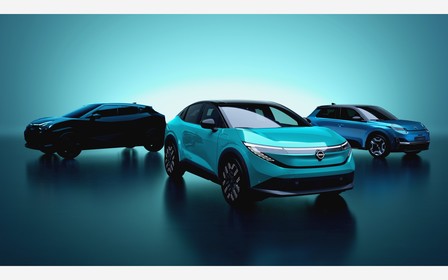 Nissan показав новий Leaf і «підсвітив» наступний Juke! Він теж електричний?
