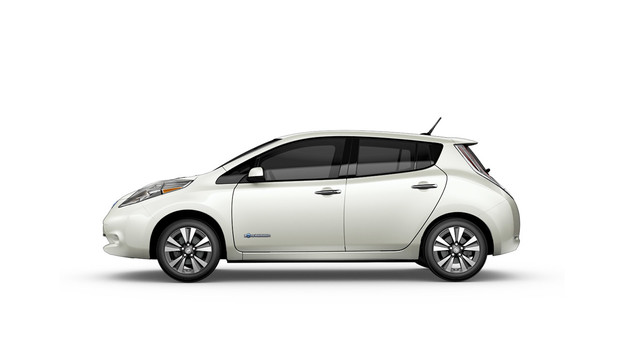 Nissan построит "младший" Leaf и электро-кроссоверы