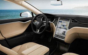 Номинанты на Премию Дарвина: Tesla Model S c водителем на заднем сиденье