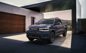 Нова рамна платформа STLA Frame підтримує будь-які силові установки