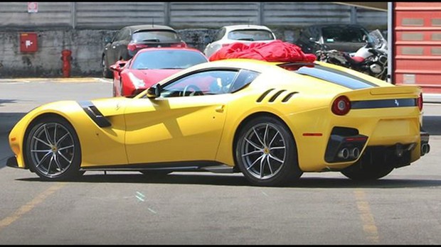 Новая Ferrari F12 Speciale замечена на заводе в Маранелло