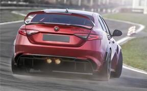 Новая Giulia GTAm пытается «прижать» новый BMW M5