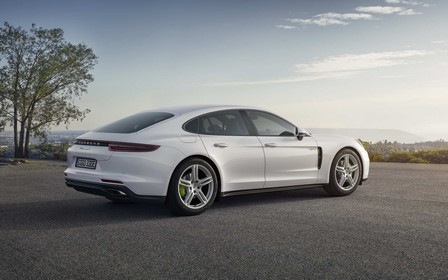 Новая Porsche Panamera получила гибридную версию