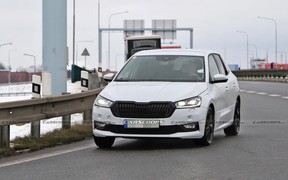 Новая Skoda Fabia разделась на людях. ФОТО