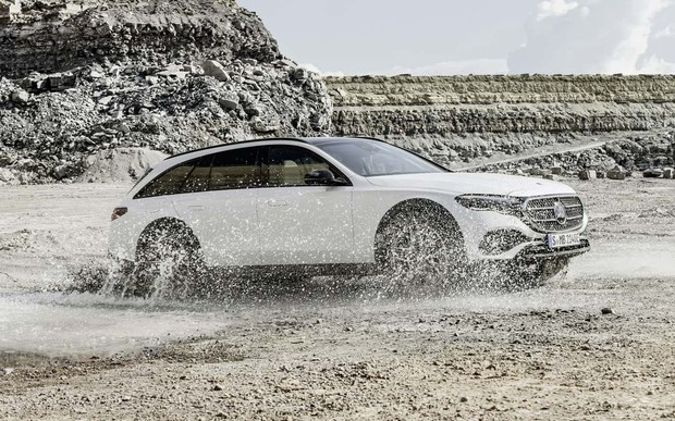 Новий E-Class All-Terrain показали на перших фото