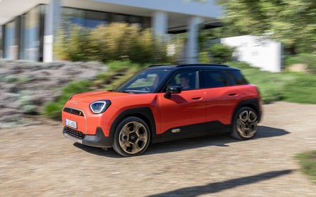 Новий кросовер MINI Aceman дебютував і планує старт в Україні