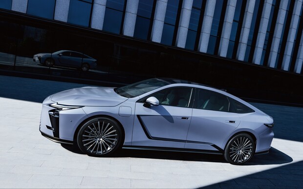 Новий Lexus ES матиме гібридні та електричні установки. Є перші фото!