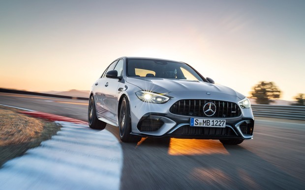 Новий Mercedes-AMG C 63 отримав дволітровий двигун. Серйозно?