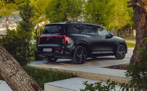 Новий Mercedes GLB: сучасніший дизайн, сім місць і багато зірок