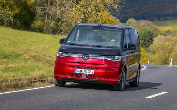 Новий Volkswagen Multivan T7 перевірили лосиним тестом