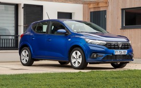 Новый Dacia Sandero стал лидером продаж... во Франции?