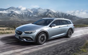 Новый Insignia Country Tourer поборется за покупателя с Passat Alltrack