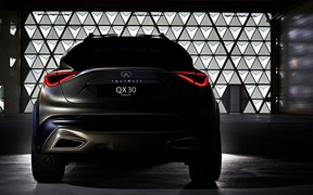 Новый кроссовер Infiniti, вид сзади