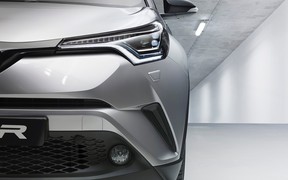 Новый кроссовер Toyota C-HR рассекретили в сети