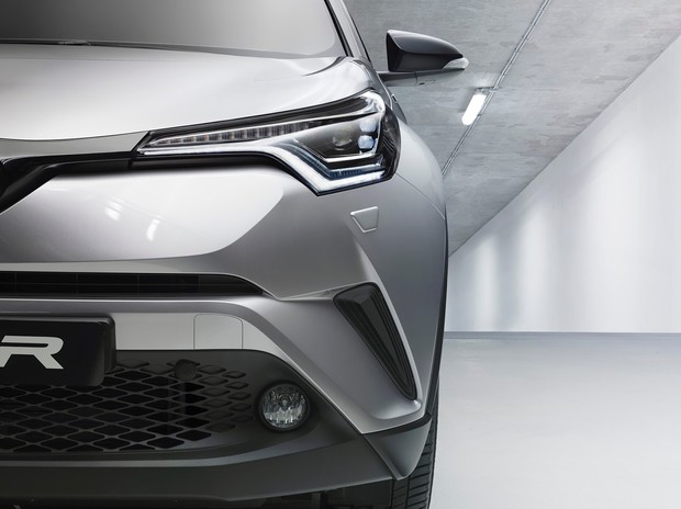 Новый кроссовер Toyota C-HR рассекретили в сети