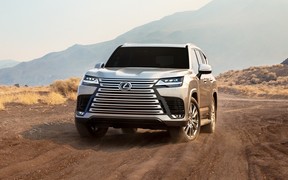 Новий Lexus LX матиме чотиримісний салон. А як щодо моторів?