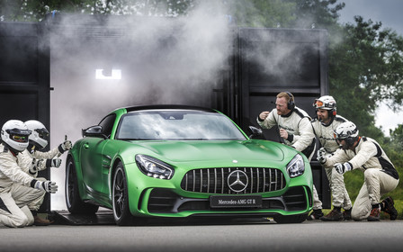 Новый Mercedes-AMG GT R поджарил резину в Гудвуде