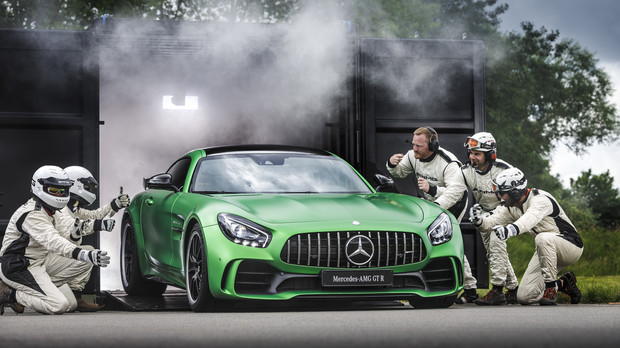 Новый Mercedes-AMG GT R поджарил резину в Гудвуде