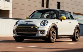 Новый MINI Cooper SE уже продают в Украине. Почем?