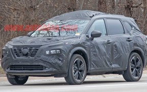 Новый Nissan X-Trail засекли на тестах. Похож на «Джука»?