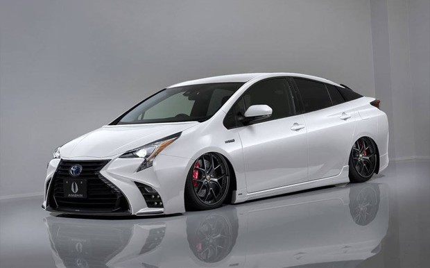 Новый образ: Toyota Prius переоденут в Lexus