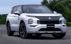 Новый Outlander PHEV проедет намного больше - Mitsubishi