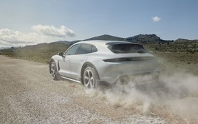 Новий Porsche Taycan отримав вседорожню версію