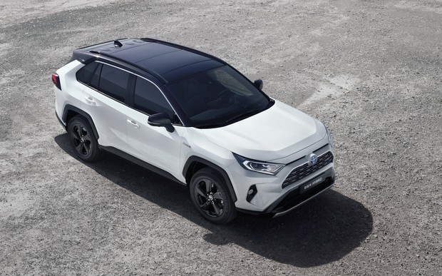 Новый RAV4: брутальнее и экономичнее